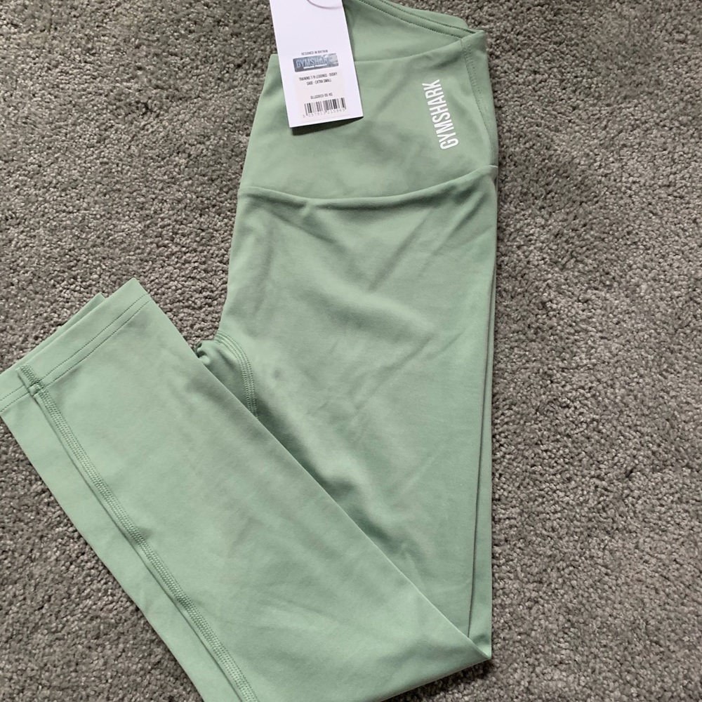 Gym shark capri leggings